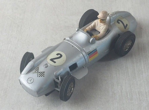 Ancienne voiture pour circuit